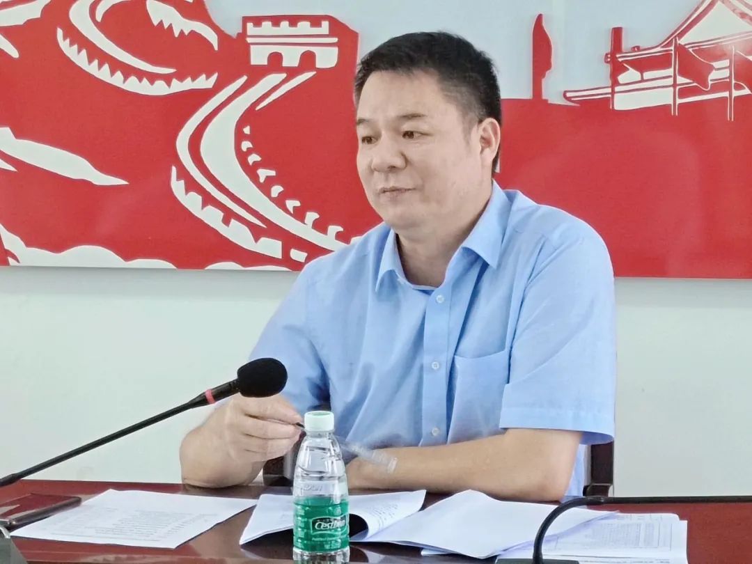 惠城区市场监督管理局小金口管理所所长张伟强为大家宣讲政策法规.jpg